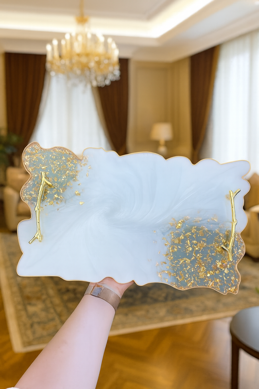🔱 Tabuleiro Elegante em Resina com Pegas Douradas