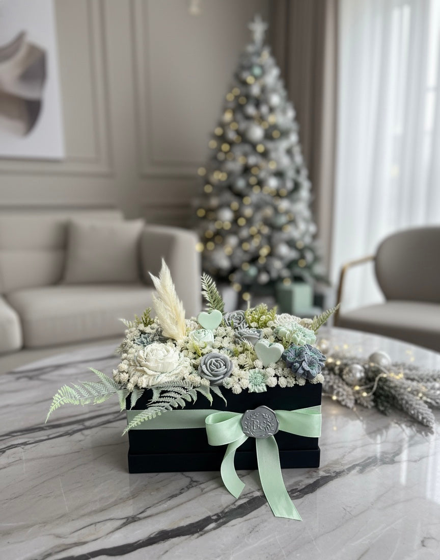 ✨ Caixa Elegance Premium - Arranjo Floral em Cera com Detalhes Mint