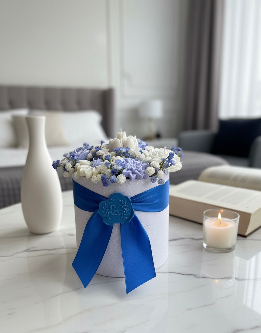 💙 Caixa Royal Blue Holográfica - Arranjo Floral em Cera Edição Luxo